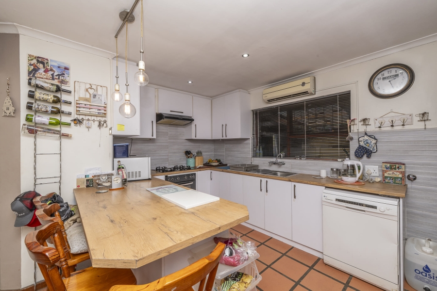 4 Bedroom Property for Sale in Protea Heights Western Cape